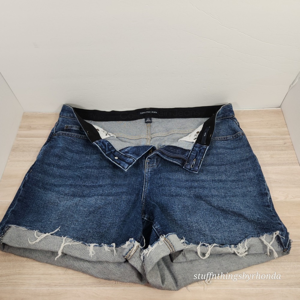 Calvin Klein Jeans Women's Dark Wash Cuffed Hem Stretch Denim Shorts - Size: 16W